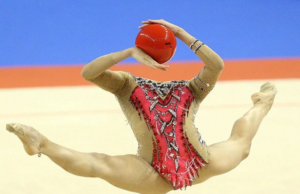 La campeona olímpica de gimnasia rítmica anuncia su retiro a los 22 años