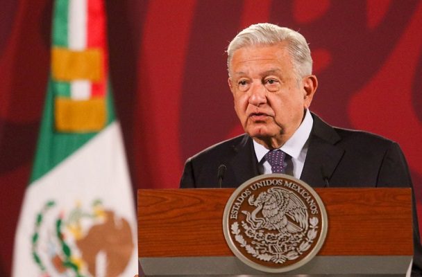 AMLO niega que Adán Augusto promueva Revocación de mandato y acusa al INE de marcaje