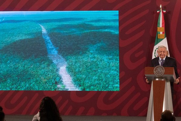 AMLO amaga con expropiar los terrenos faltantes para la construcción del Tren Maya