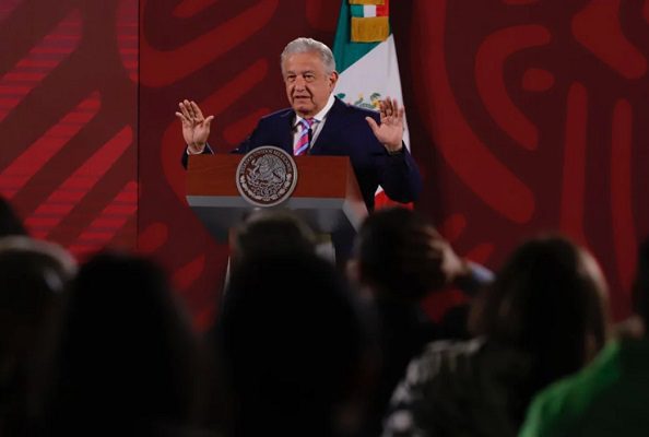 AMLO vuelve a arremeter contra SCJN por anular norma para que exfuncionarios trabajen en IP