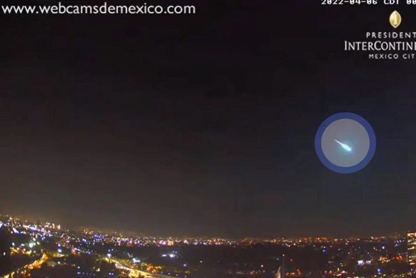 Captan en #VIDEOS caída de supuesto meteorito en al menos seis estados 