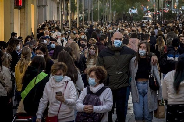 En España, el cubrebocas ya no será obligatorio en interiores