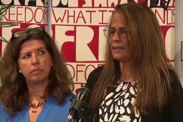 Expolicía afroamericana demanda a agentes fronterizos por abuso sexual