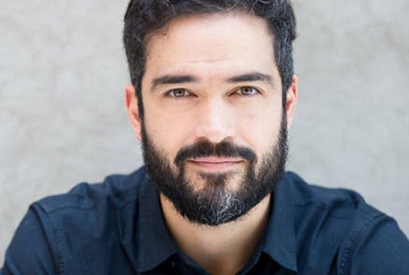 Alfonso Herrera será Batman en un nuevo podcast de Spotify