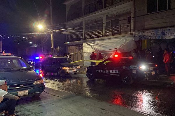 Asesinan a tres jóvenes en balacera en negocio de "micheladas" en Naucalpan