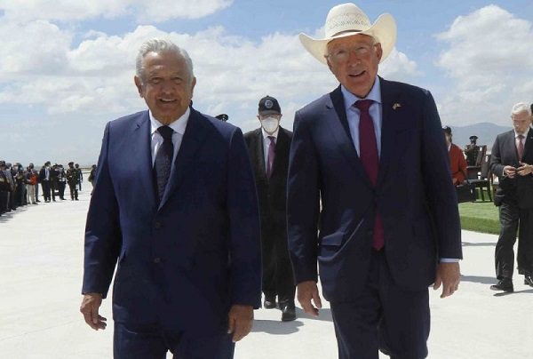AMLO responde a Ken Salazar por dichos sobre la Ley de la Industria Eléctrica