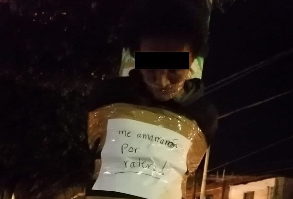 Atan y rapan a mujer por robar objetos de un auto, en Morelos
