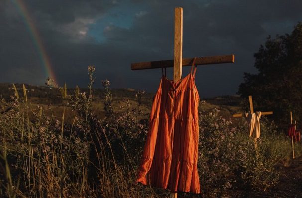 Foto de memorial de a niños indígenas de Canadá gana el premio World Press Photo