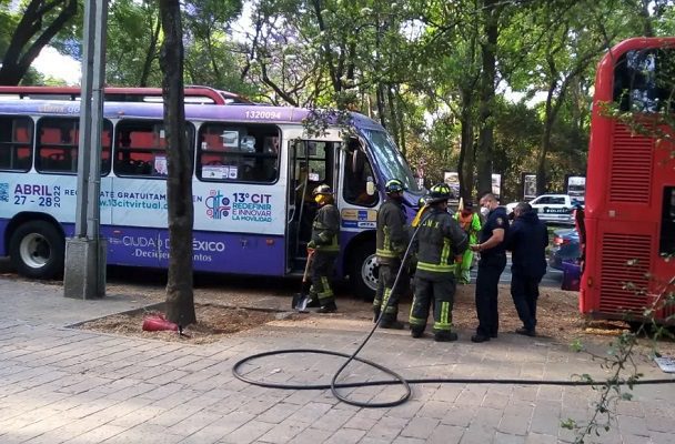 89 personas fueron atendidas por choque de Metrobús en Reforma