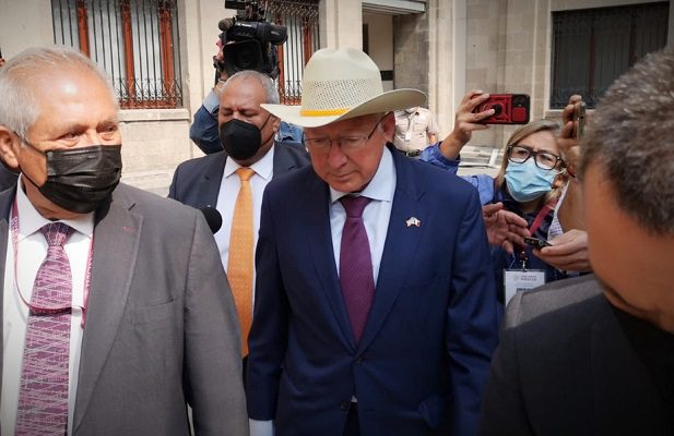La unión entre México y EU “es para siempre”, asegura Ken Salazar tras salir de Palacio Nacional