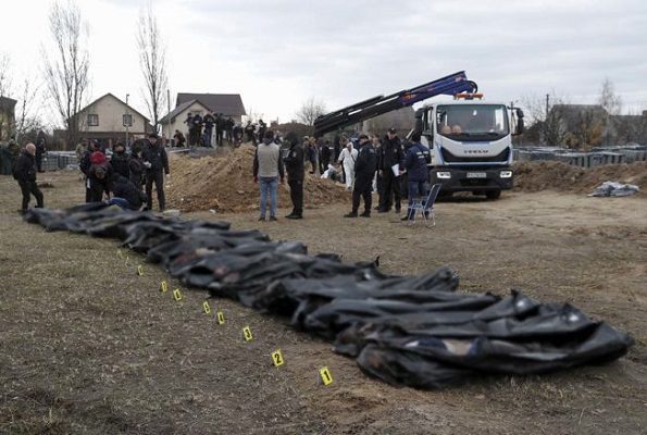 Localizan fosa común con cadáveres de civiles a las afueras de Kiev