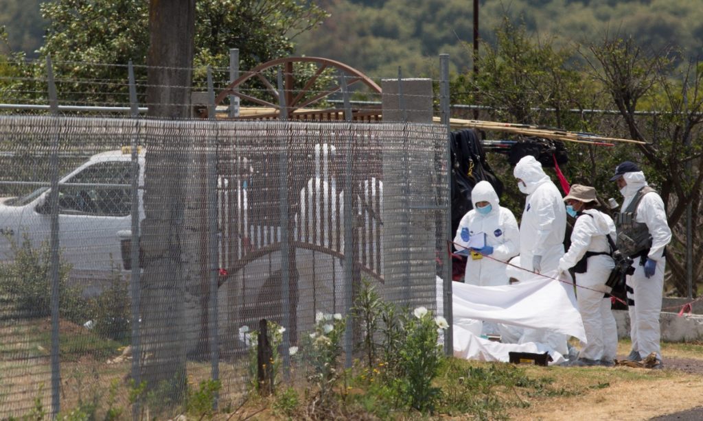 Localizan una fosa clandestina con 12 cuerpos en José Sixtos Verduzco, Michoacán