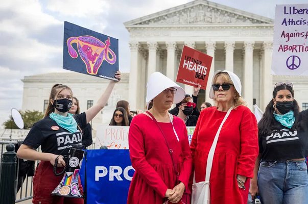 Acusan de asesinato a latina por aborto “autoinducido”, en Texas