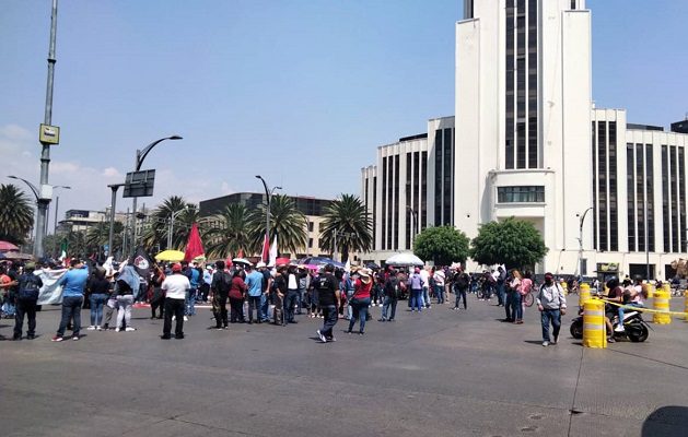 CNTE marcha en el Zócalo capitalino para exigir que AMLO cumpla acuerdos