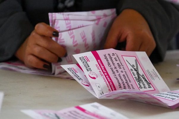 AMLO presume que es la mitad de los votos de 2018, pero con la tercera parte de las casillas