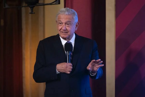 AMLO amaga con reforma para proteger al litio en caso de "traición"