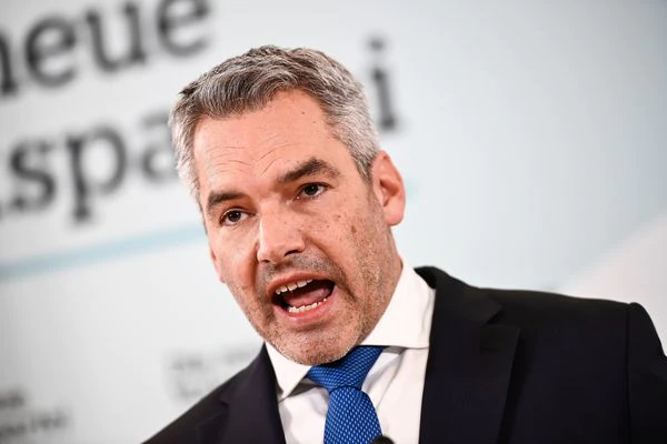 El canciller de Austria se reúne con Putin en una charla "directa y dura"