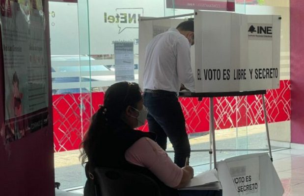 Grupo armado amenazó a funcionarios de casilla en Puerto Vallarta durante consulta