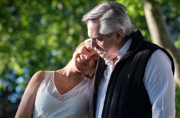 Presidente argentino Alberto Fernández anuncia el nacimiento de su hijo Francisco
