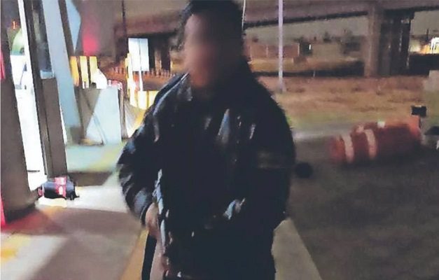 Guardia de seguridad dispara a automovilista por evadir peaje, en Ecatepec