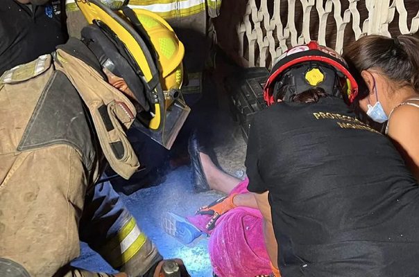 Niño de dos años cae en un registro pluvial, en Monterrey, NL