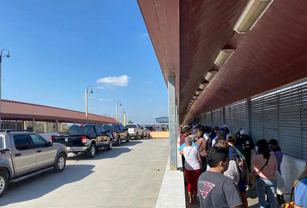 Ante protestas, México insta a gobernador de Texas a agilizar flujos comerciales