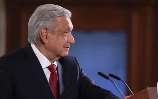 AMLO critica asistencia de cabildero a discusión de Reforma eléctrica y anuncia firma de iniciativa del litio  