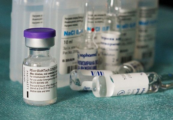 Pfizer ve posible una vacuna anticovid 'multivariante' para otoño