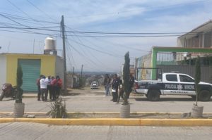 Escoltan cadáveres de familia masacrada en Tultepec a funeral privado