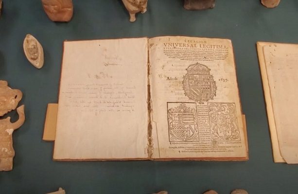 Nueva York restituye a México 39 piezas arqueológicas y dos libros
