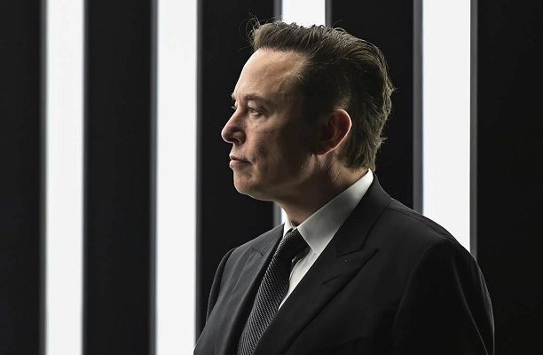 Elon Musk ofrece comprar Twitter y la red social dice que "examinará con atención" la oferta