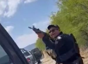 Policías detienen y agreden a familia en carretera de Matehuala, SLP #VIDEO