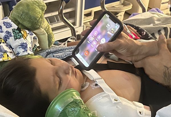 Niña recibe tres disparos mientras esperaba foto con conejo de Pascua, en California