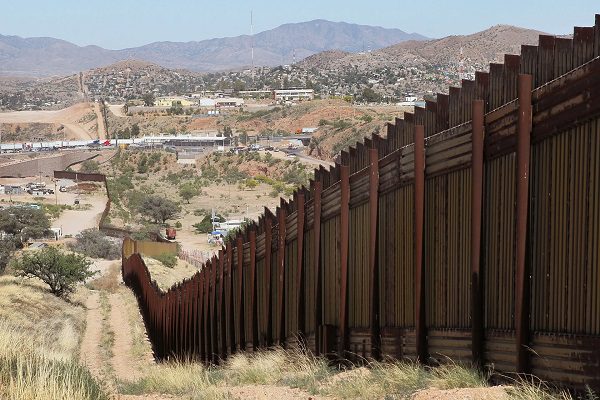 Mexicana muere tras quedar colgada en el muro fronterizo con Estados Unidos