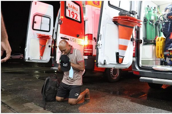 Náufragos son rescatados gracias a mensaje enviado en una botella, en Brasil
