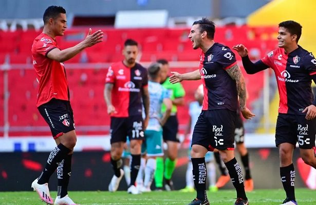 200 desalojados del Estadio Jalisco por lanzar el grito homofóbico ante derrota del Atlas