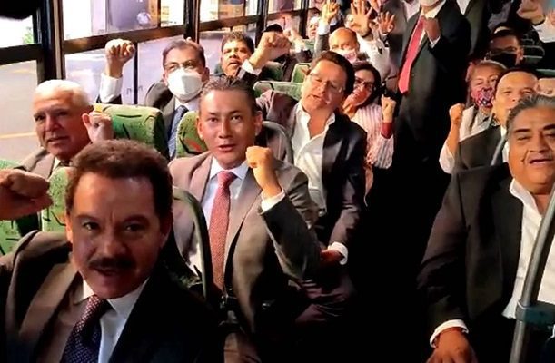 Diputados de Morena se dirigen a San Lázaro para debatir Reforma eléctrica