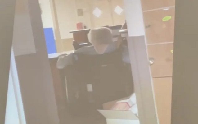 Cuidadora de asilo en Pennsylvania abofetea a mujer de 92 años #VIDEO