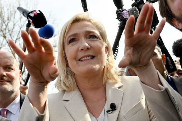 Fiscalía francesa investiga a Marine Le Pen por malversación de fondos