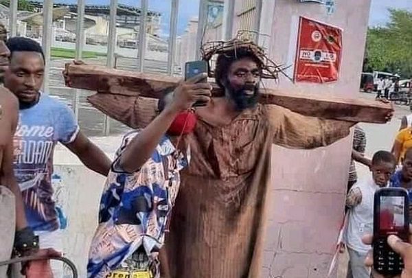 Joven muere en Nigeria durante representación de la Pasión de Cristo
