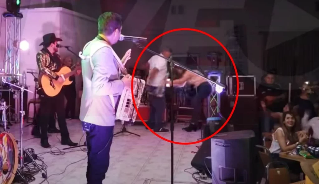 Apuñalan a mujer en pleno concierto en Montemorelos, Nuevo León #VIDEO