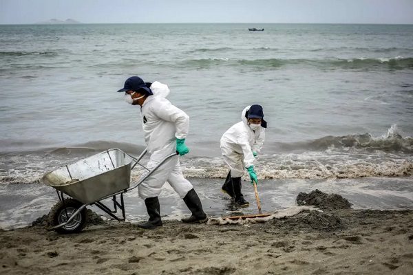 Repsol declara limpias 28 playas de Perú afectadas por derrame de petróleo