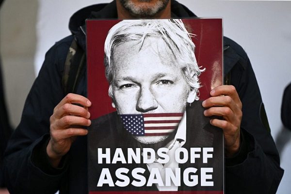 Juez británico aprueba la extradición de Julian Assange a Estados Unidos