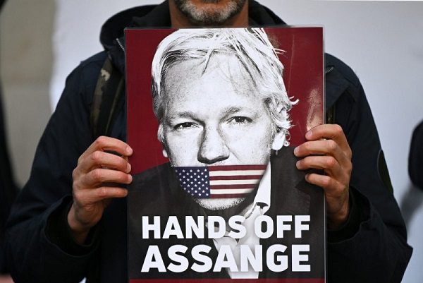 Juez británico aprueba la extradición de Julian Assange a Estados Unidos