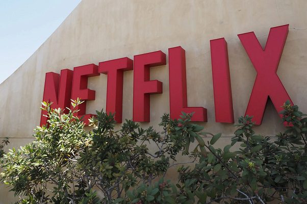 Netflix pierde suscriptores por primera vez en una década y caen sus acciones