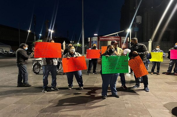 Trabajadores del INAH exigen cumplimiento de derechos laborales frente a Palacio Nacional