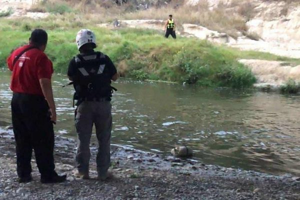 Buscan a menor de 16 años que fue arrastrada por río Pesquería, en NL
