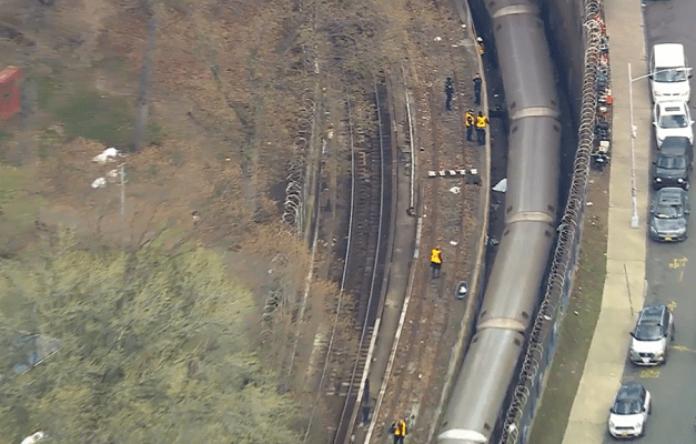 Hallan a dos cadáveres en las vías del metro de Nueva York
