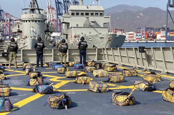 Semar asegura mil 700 kilos de cocaína en la costa de Manzanillo, Colima