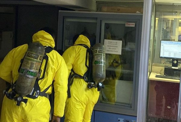 Evacúan inmueble de la Fiscalía CDMX por incidente químico en laboratorio